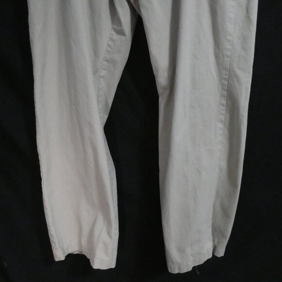 OLD NAVY - The Classic Khaki - Slim Fit | 42 x 32 | Beige Casual Slim Fit Pants - Picture 7 of 16